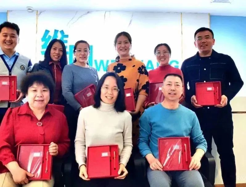 我們獲獎(jiǎng)啦