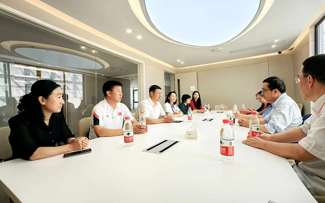 與清華大學(xué)彭凱平教授一起討論“幸福教育”